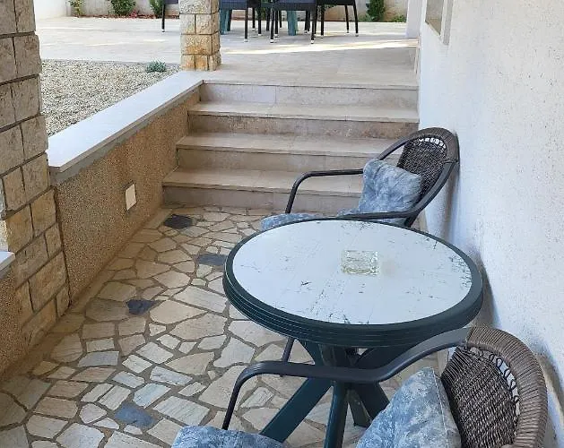 Triple 2379b 3* Selce